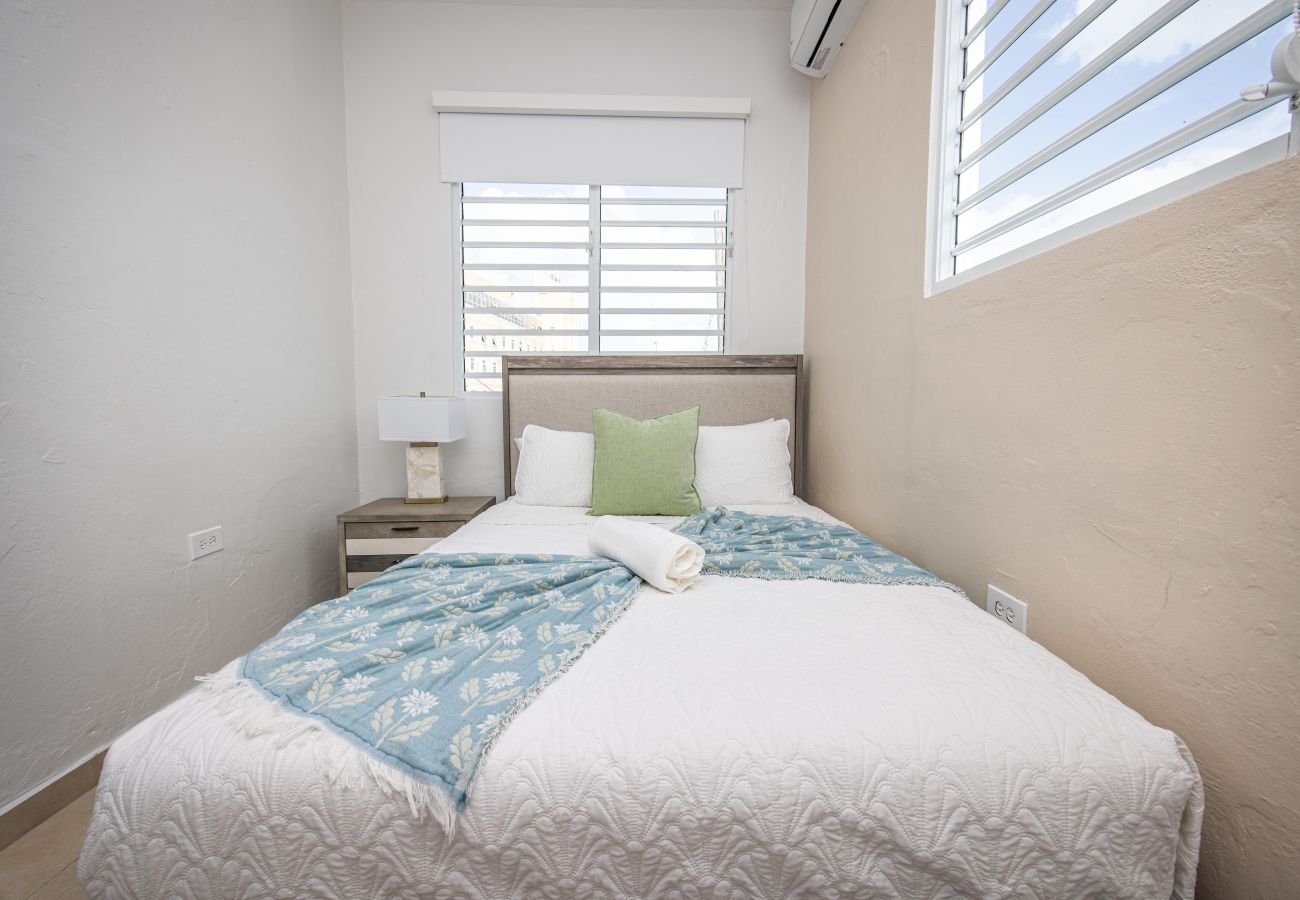 Apartamento en San Juan - Stylish 2 Br Apartment Steps from La Cerra 