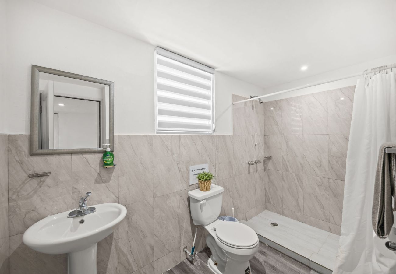 Casa en San Juan - Cozy Queen Studio | Near Airport & Old San Juan