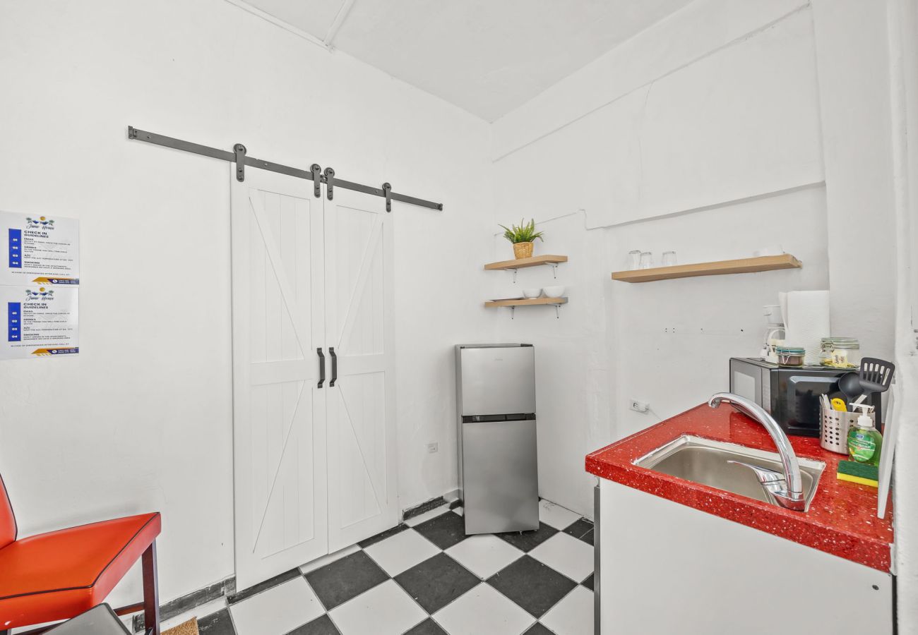 Casa en San Juan - Central San Juan Stay | Twin Beds & Great Location