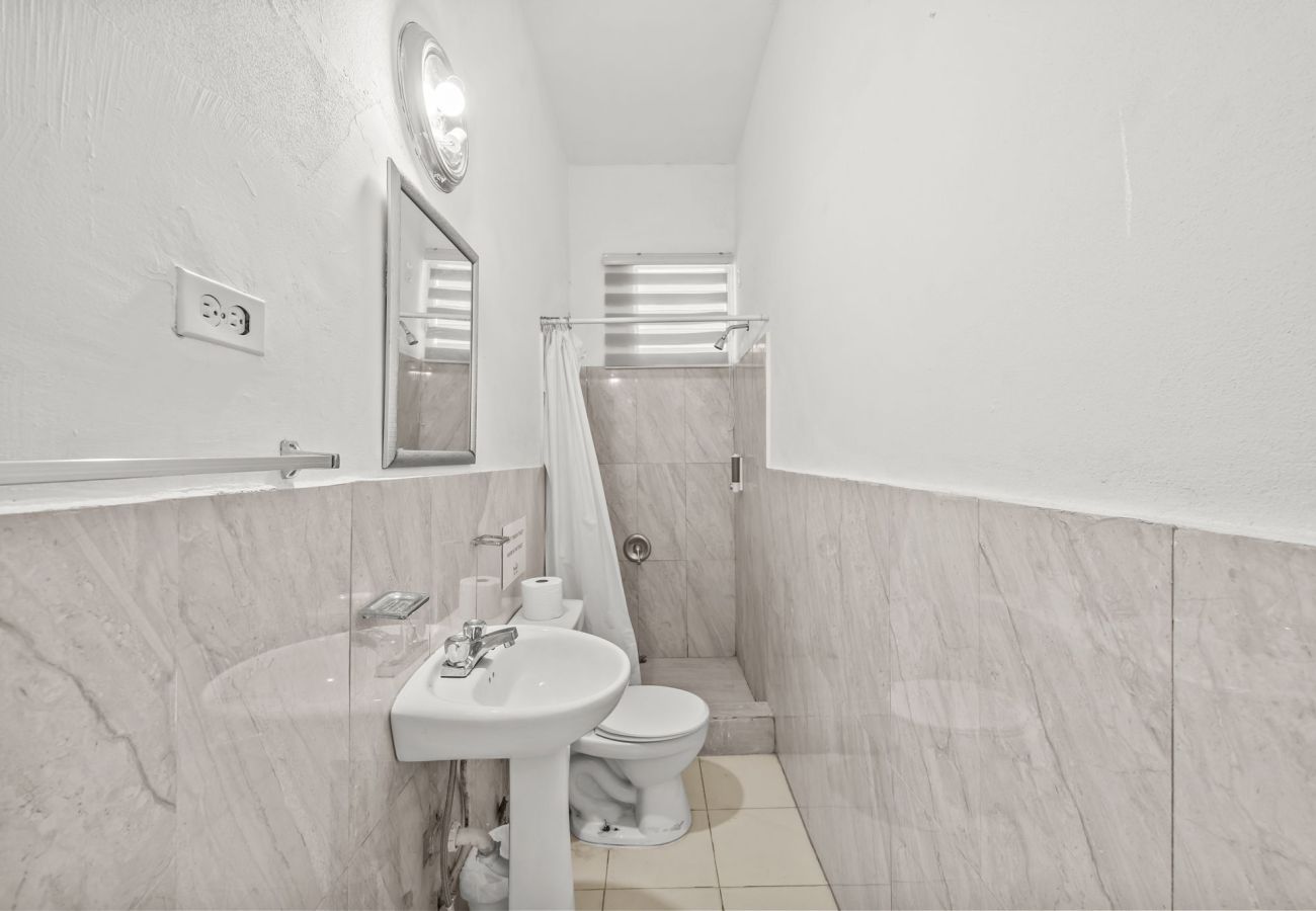 Casa en San Juan - Comfortable Group Stay | Sleeps 5 | Great Location