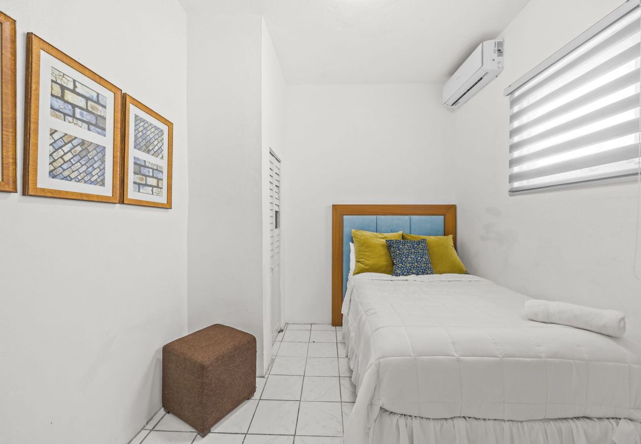 Casa en San Juan - Comfortable Group Stay | Sleeps 5 | Great Location