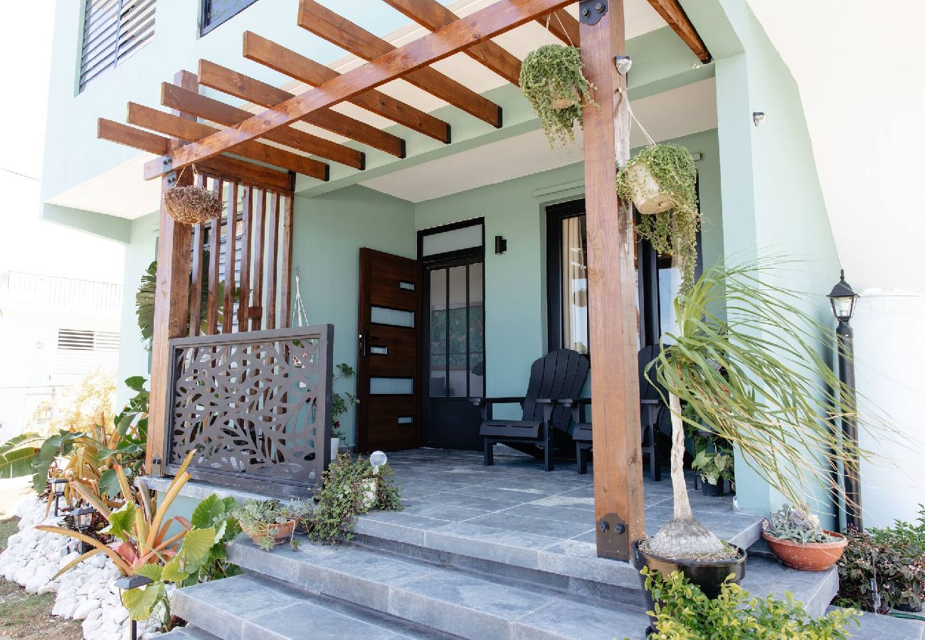 Casa en Camuy - Frente al mar CasaFamiliar Rústica Equipada para 8 