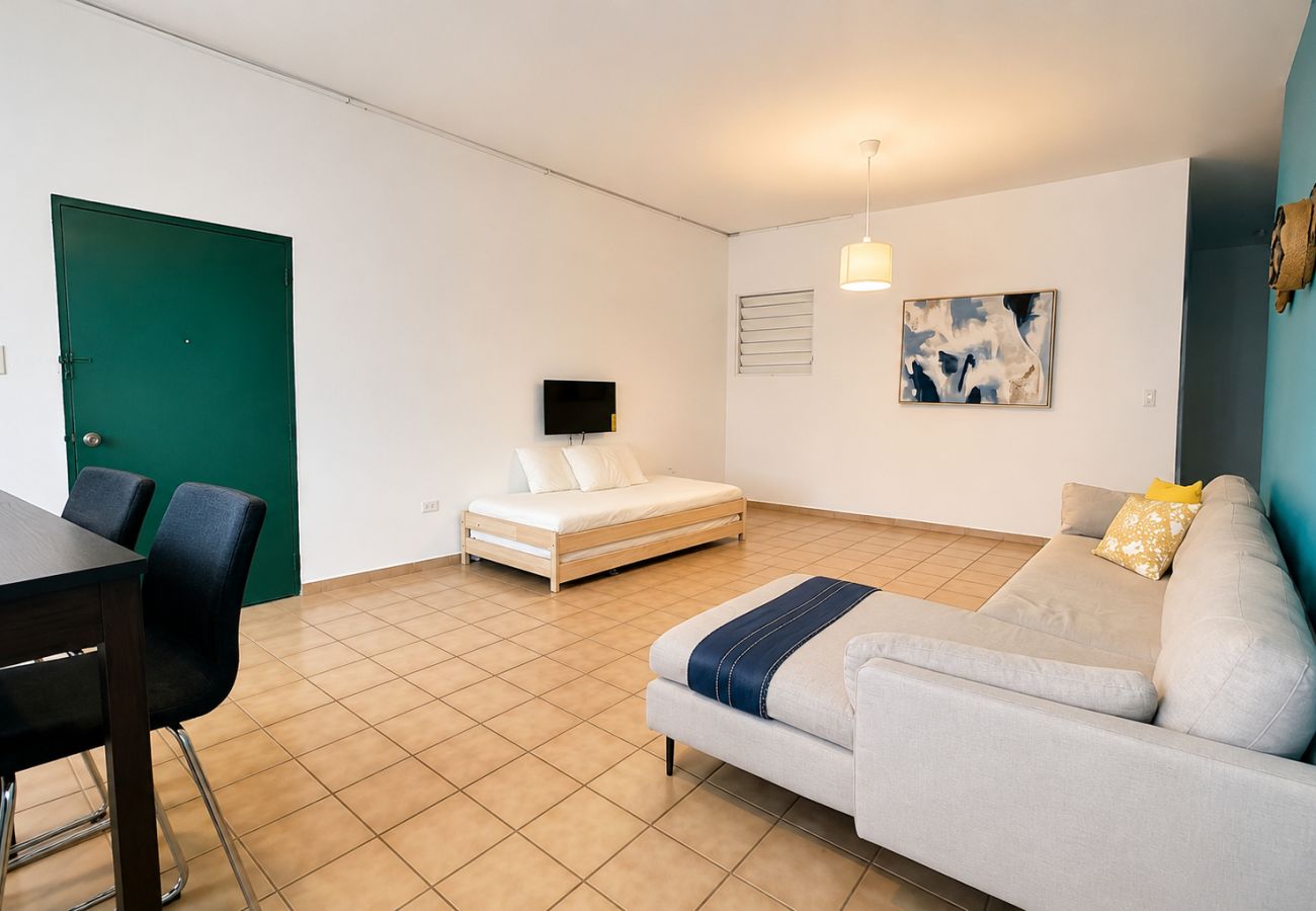 Apartamento en San Juan - Cozy 2BR Stay Perfect for Families and Friends
