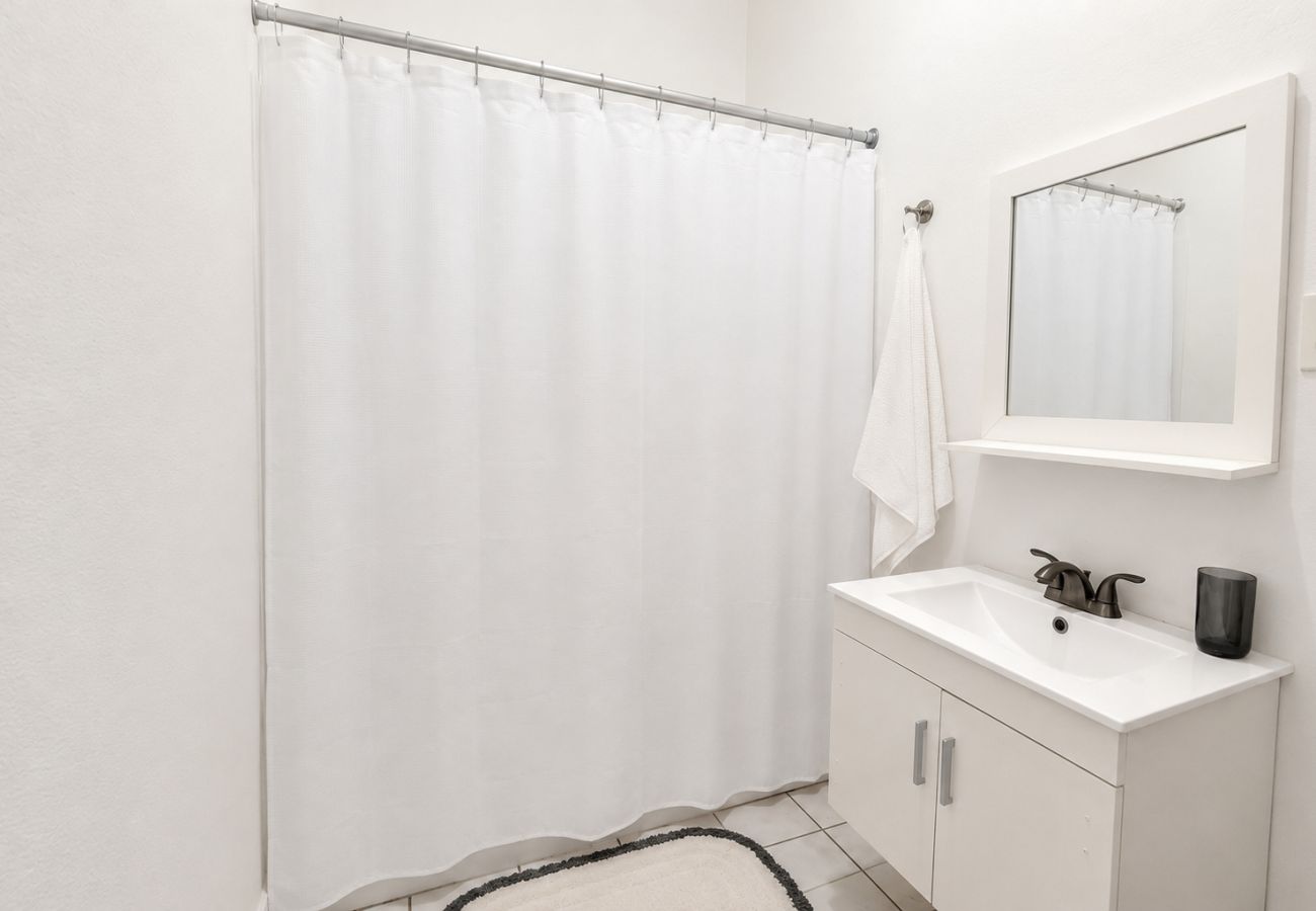 Apartamento en San Juan - Cozy 2BR Stay Perfect for Families and Friends