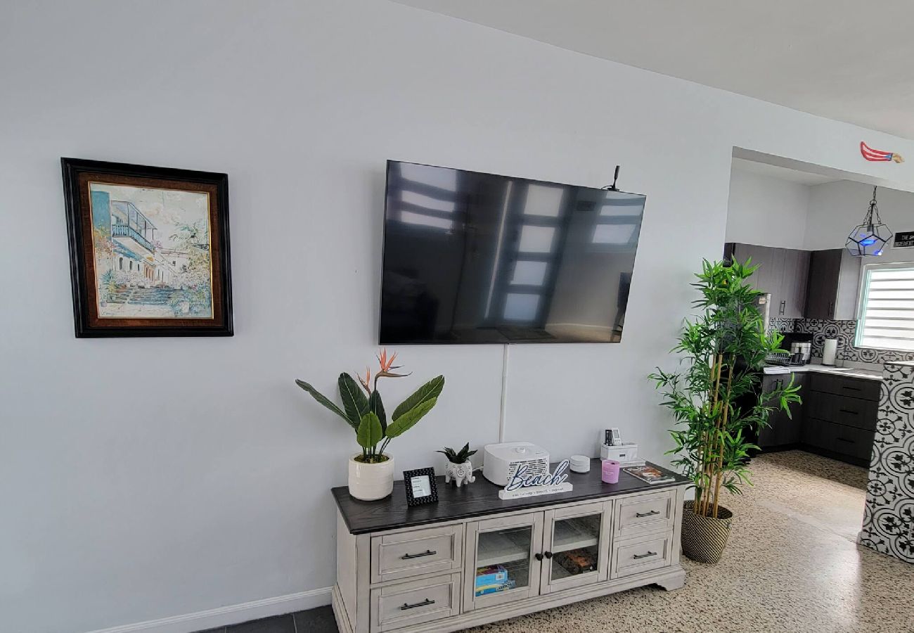 Casa en Carolina - Spacious Fam Retreat with Guest Home Near Beach 