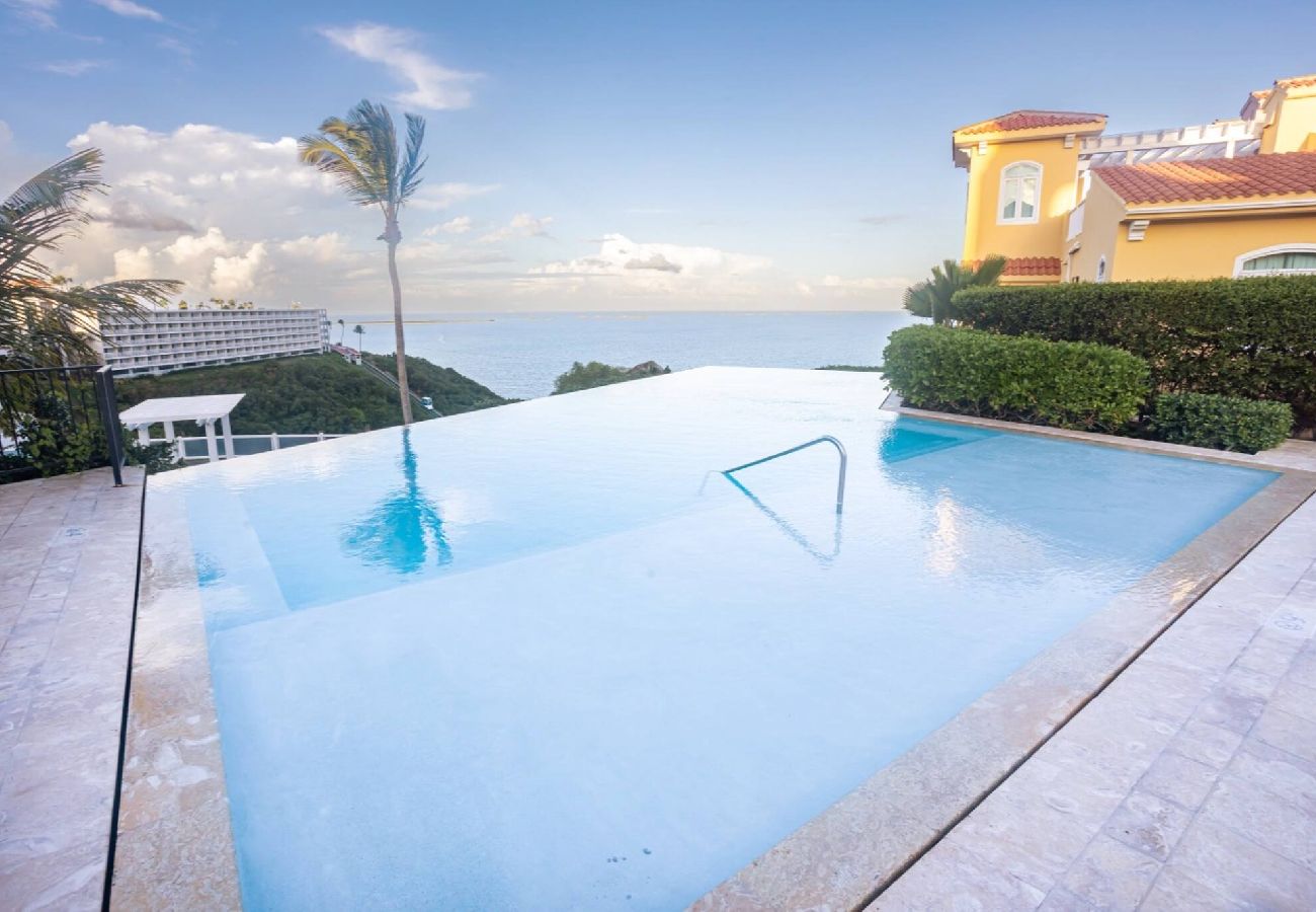 Residencial en Fajardo - *Azul Marino* Golf & Ocean View Luxury Condo 