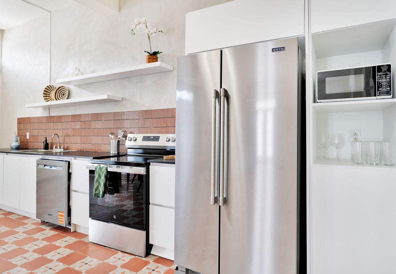 Casa en San Juan - Vibrant Santurce Caribbean Escape | 7BR w/ Rooftop