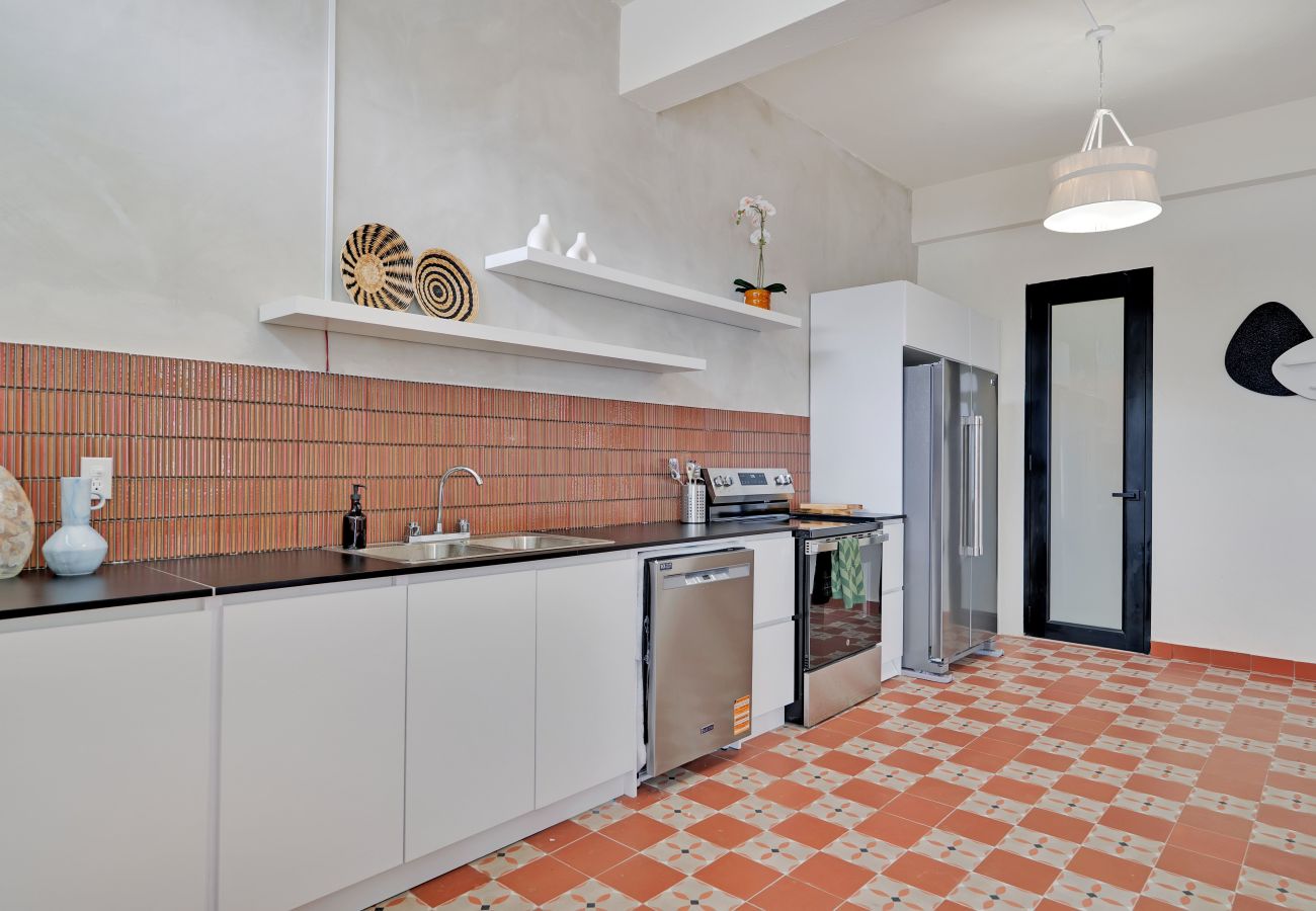 Casa en San Juan - Vibrant Santurce Caribbean Escape | 7BR w/ Rooftop