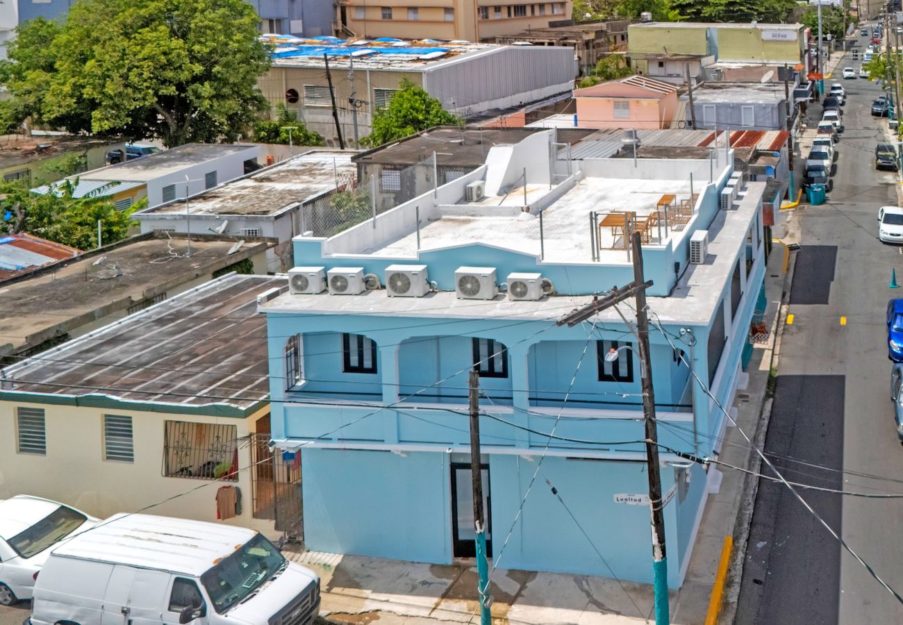Casa en San Juan - Vibrant Santurce Caribbean Escape | 7BR w/ Rooftop