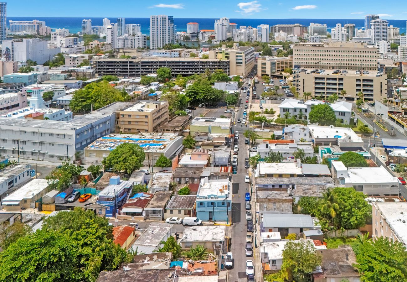 Casa en San Juan - Vibrant Santurce Caribbean Escape | 7BR w/ Rooftop