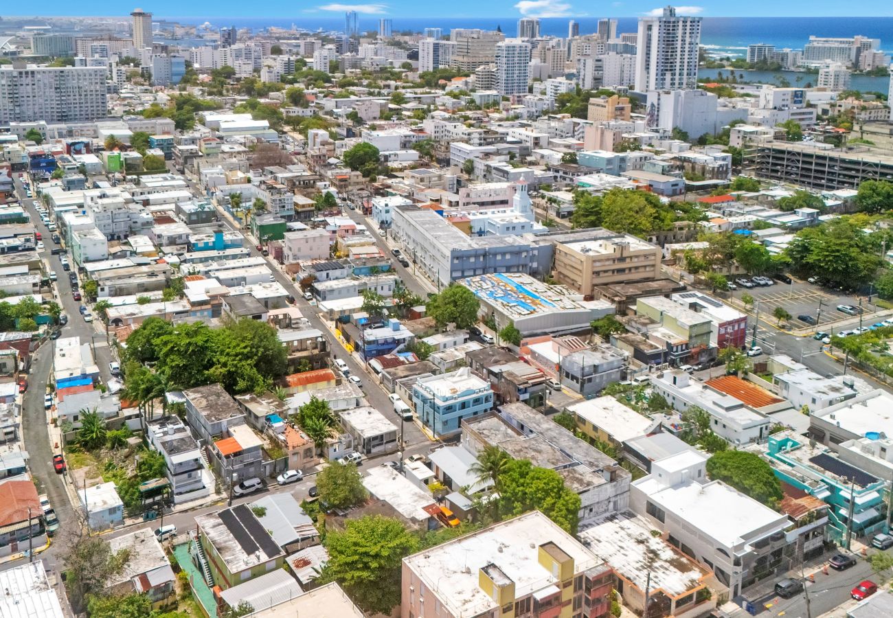 Casa en San Juan - Vibrant Santurce Caribbean Escape | 7BR w/ Rooftop