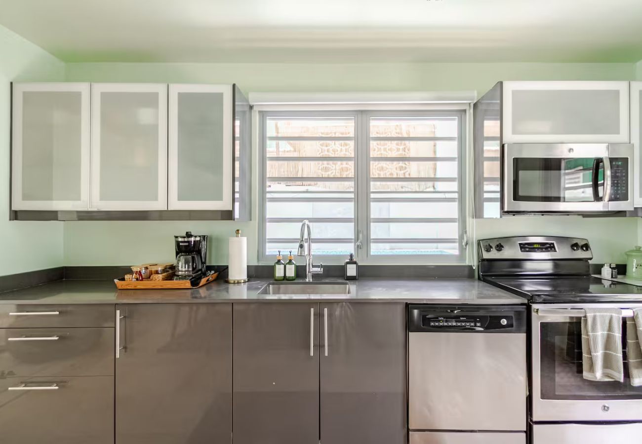Casa en San Juan - 4BR Pool Home | 5 Min to Beach, San Juan