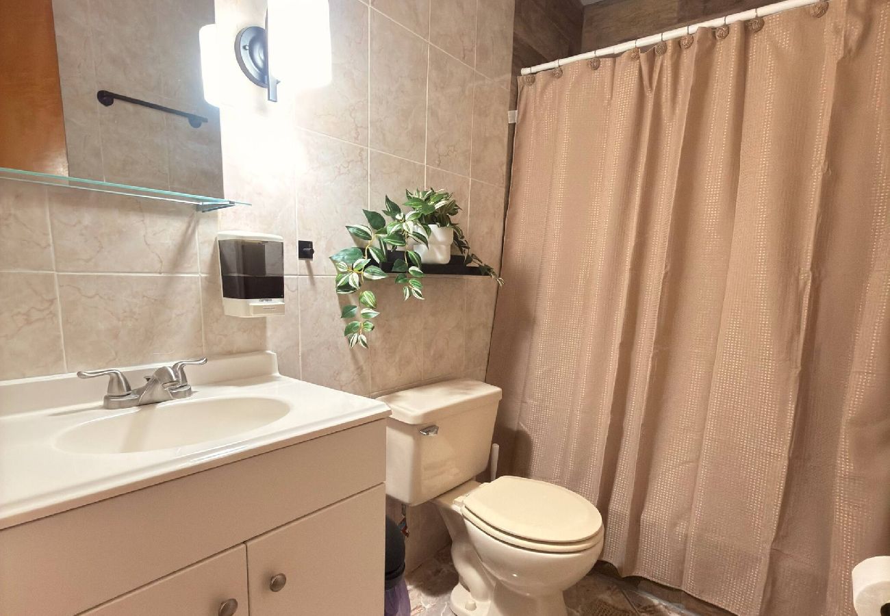 Apartamento en Yauco - Spacious 2BR Apt • Kitchen • Laundry • WiFi 