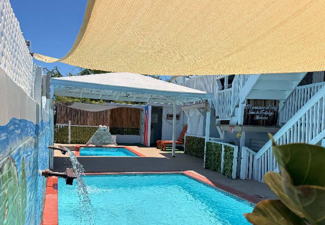 Apartamento en Guanica - Camina a la Playa | Piscinas | Billar | Apto. D 