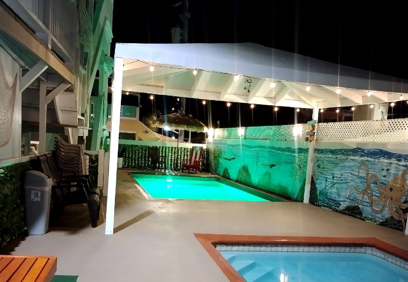 Apartamento en Guanica - Camina a la Playa | Piscinas | Billar | Apto. D 