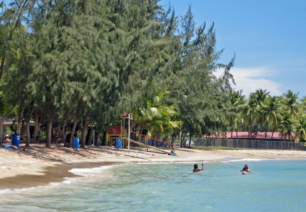 Apartamento en Guanica - Camina a la Playa | Piscinas | Billar | Apto. D 