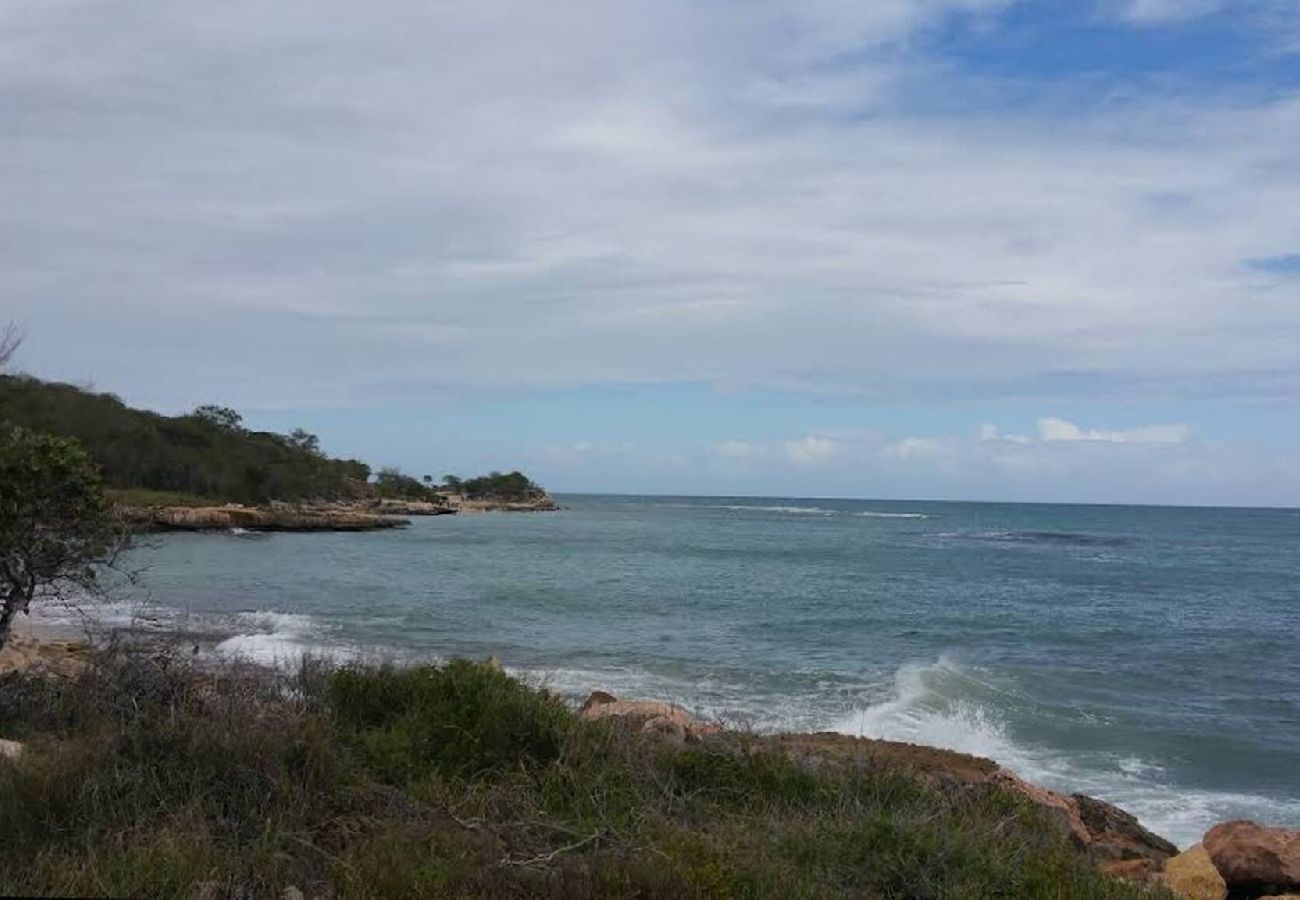 Apartamento en Guanica - Camina a la Playa | Piscinas | Billar | Apto. D 