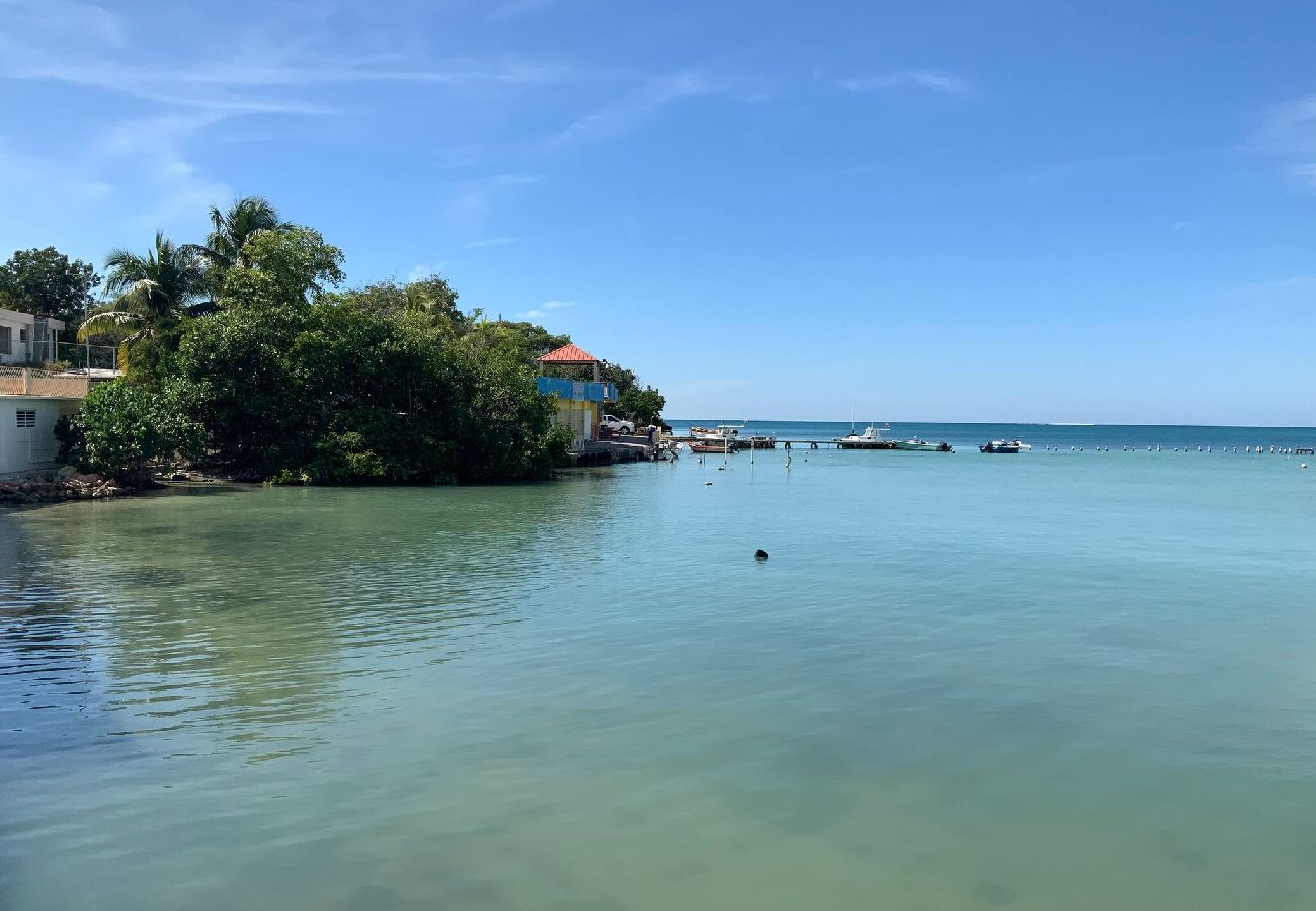 Apartamento en Guanica - Camina a la Playa | Piscinas | Billar | Apto. D 