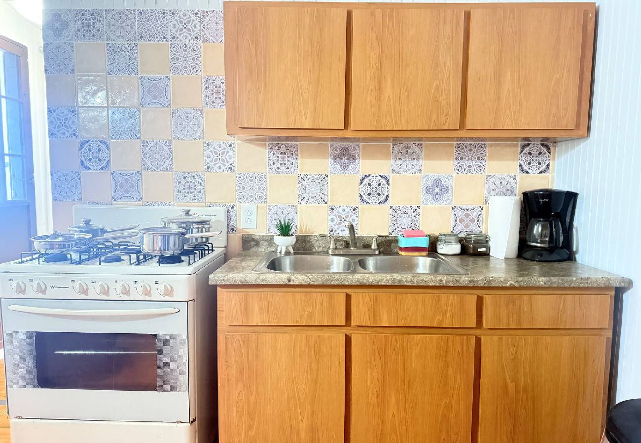Apartamento en Guanica - Camina a la Playa | Piscinas | Billar | Apto. D 