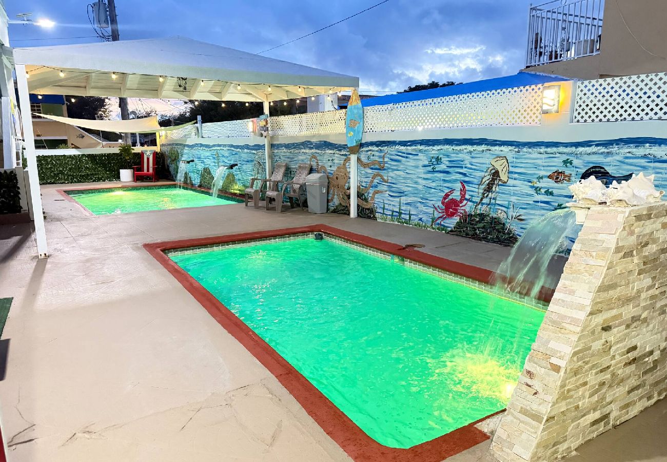 Apartamento en Guanica - Camina a la Playa | Piscinas | Billar | Apto. D 