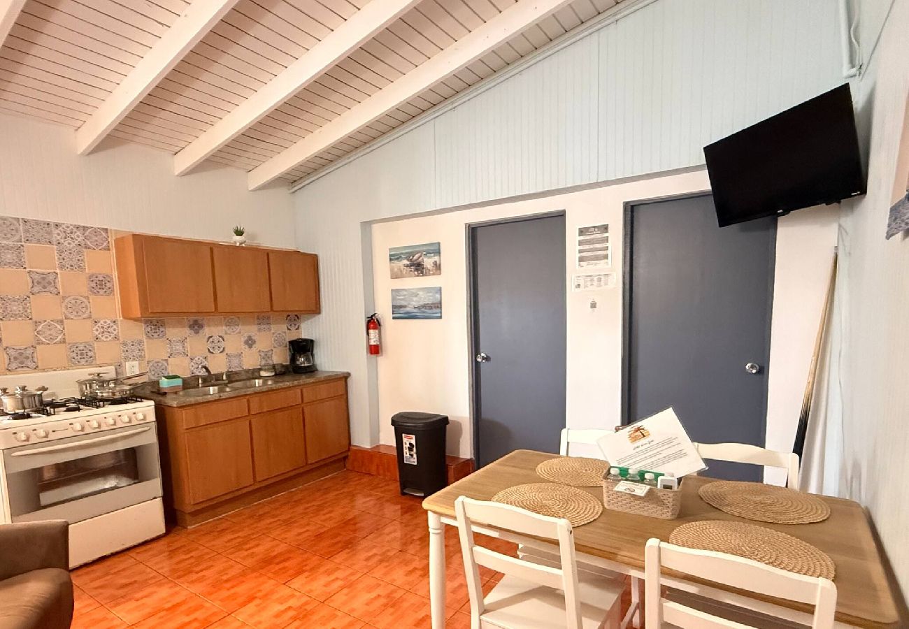 Apartamento en Guanica - Camina a la Playa | Piscinas | Billar | Apto. D 