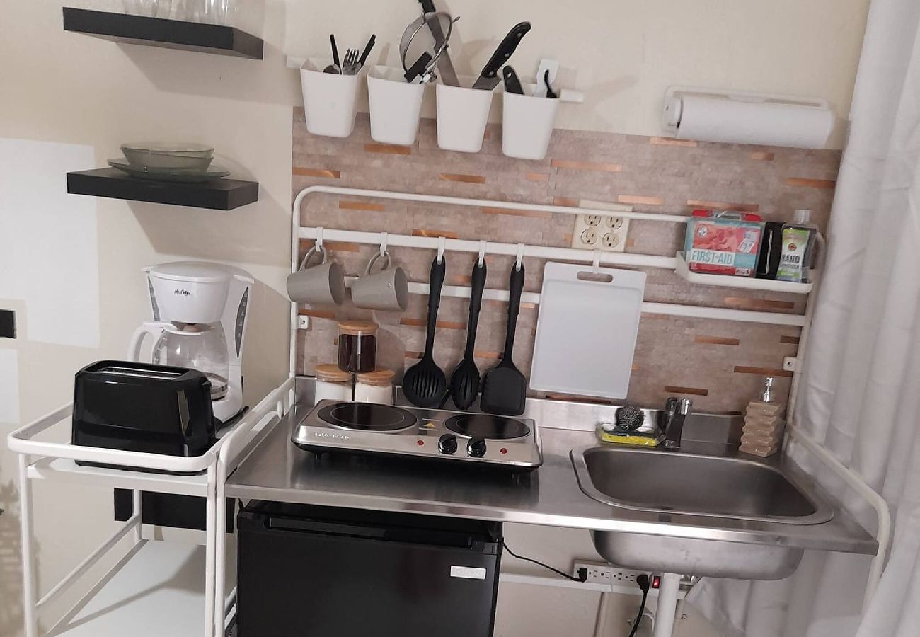 Apartamento en Yauco - Cozy Studio | Apto. C| Aire| Camina al Pueblo 