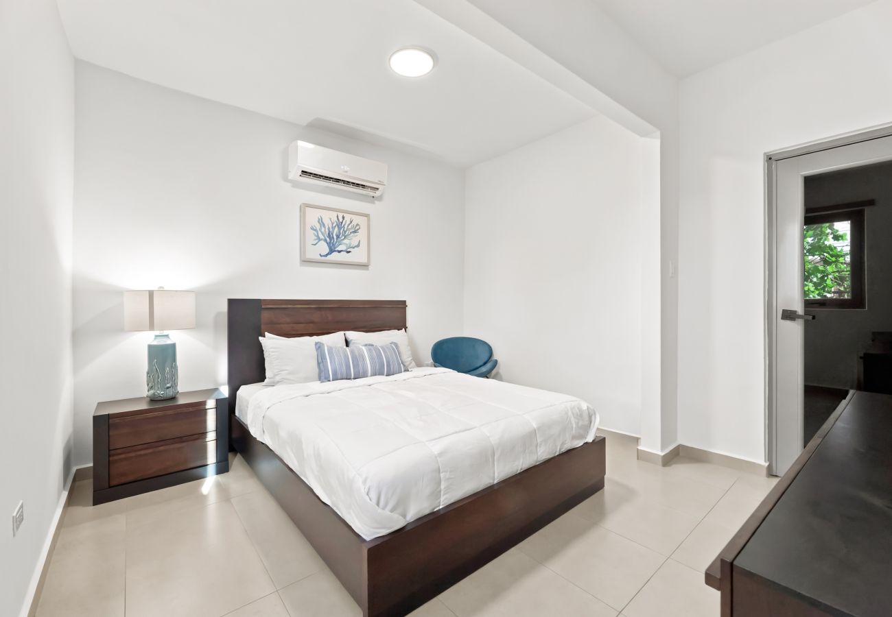 Apartamento en San Juan - Brisamare Apt 5 | 2BR | Pool, BBQ, Generator 