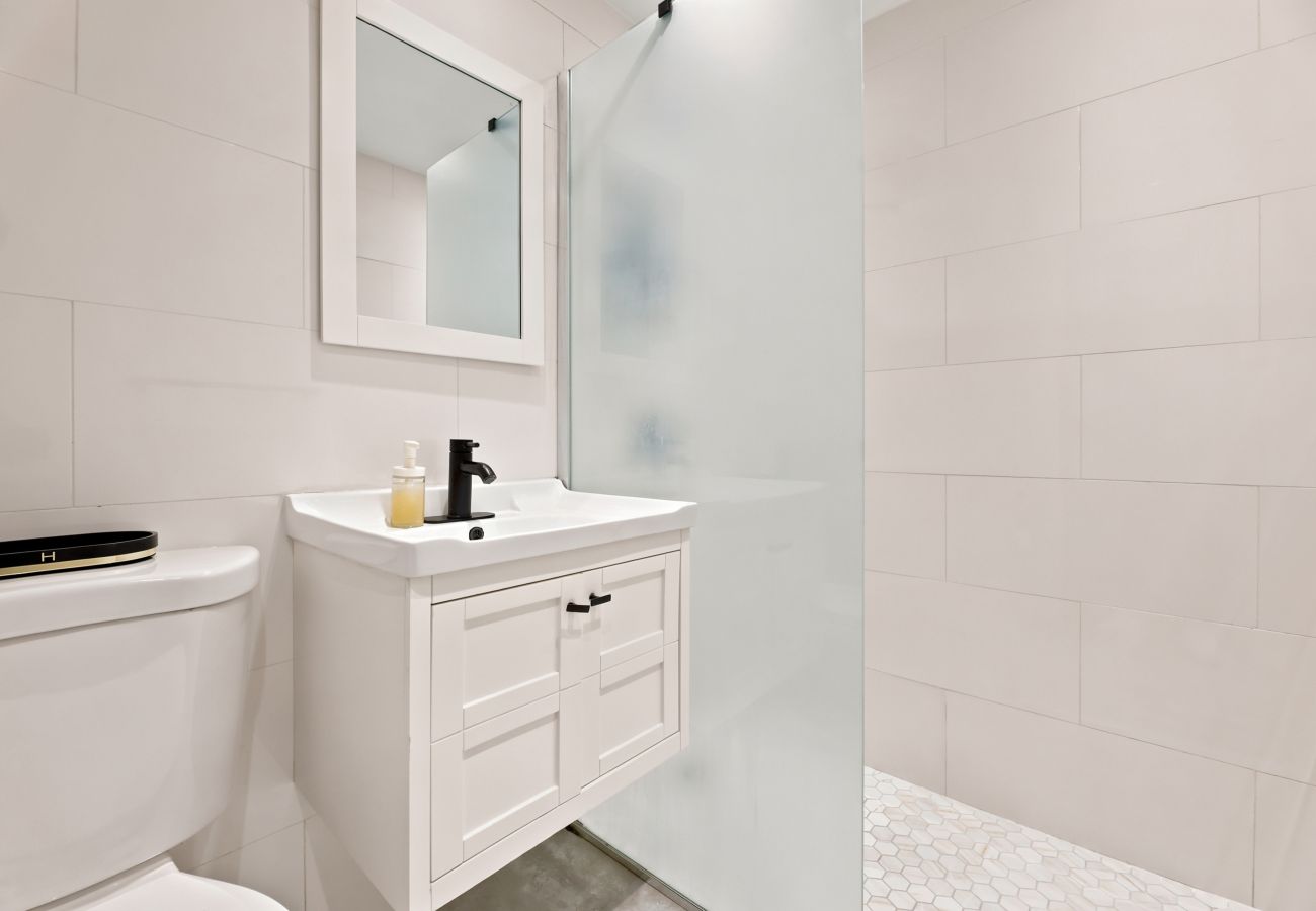 Apartamento en San Juan - Brisamare Apt 2 | 2BR | Pool, BBQ, Generator 