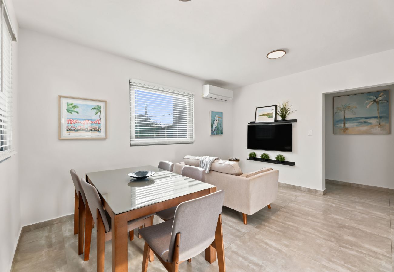 Apartamento en San Juan - Brisamare Apt 3 | 2BR | Pool, BBQ, Generator 