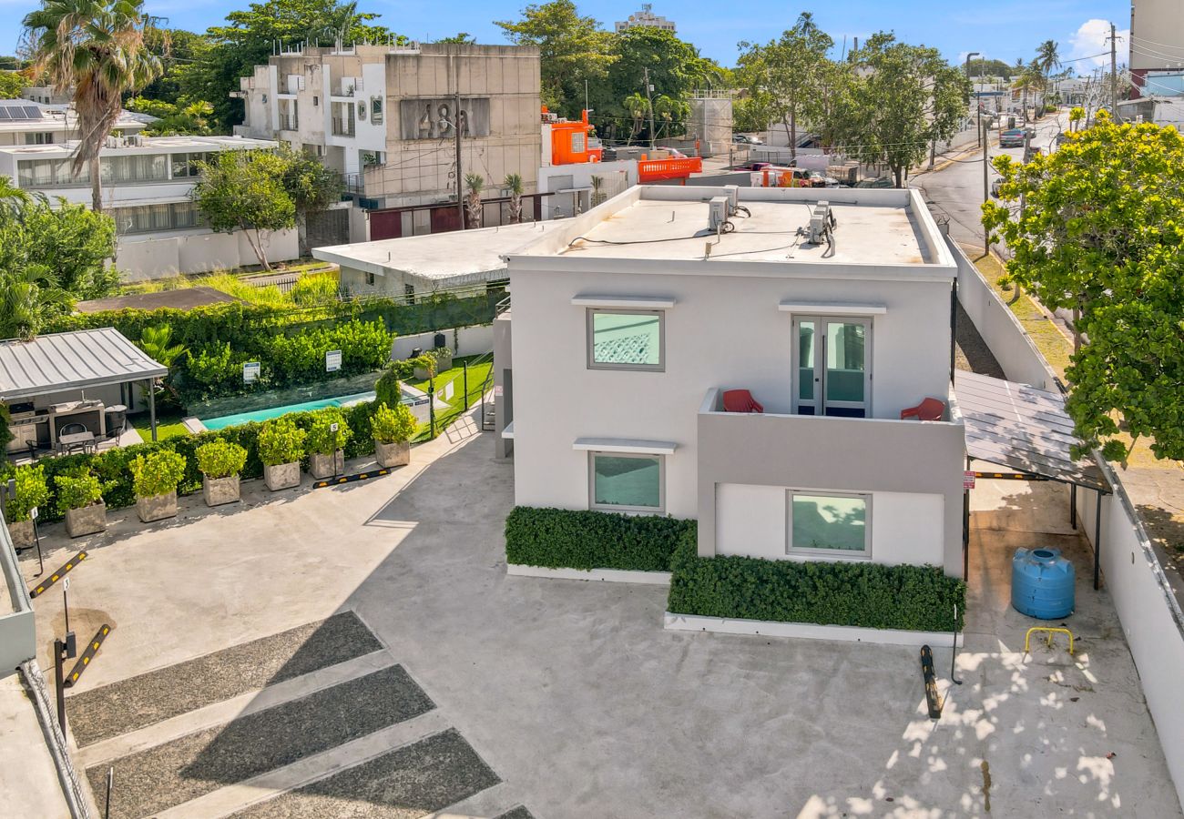Apartamento en San Juan - Brisamare Apt 3 | 2BR | Pool, BBQ, Generator 