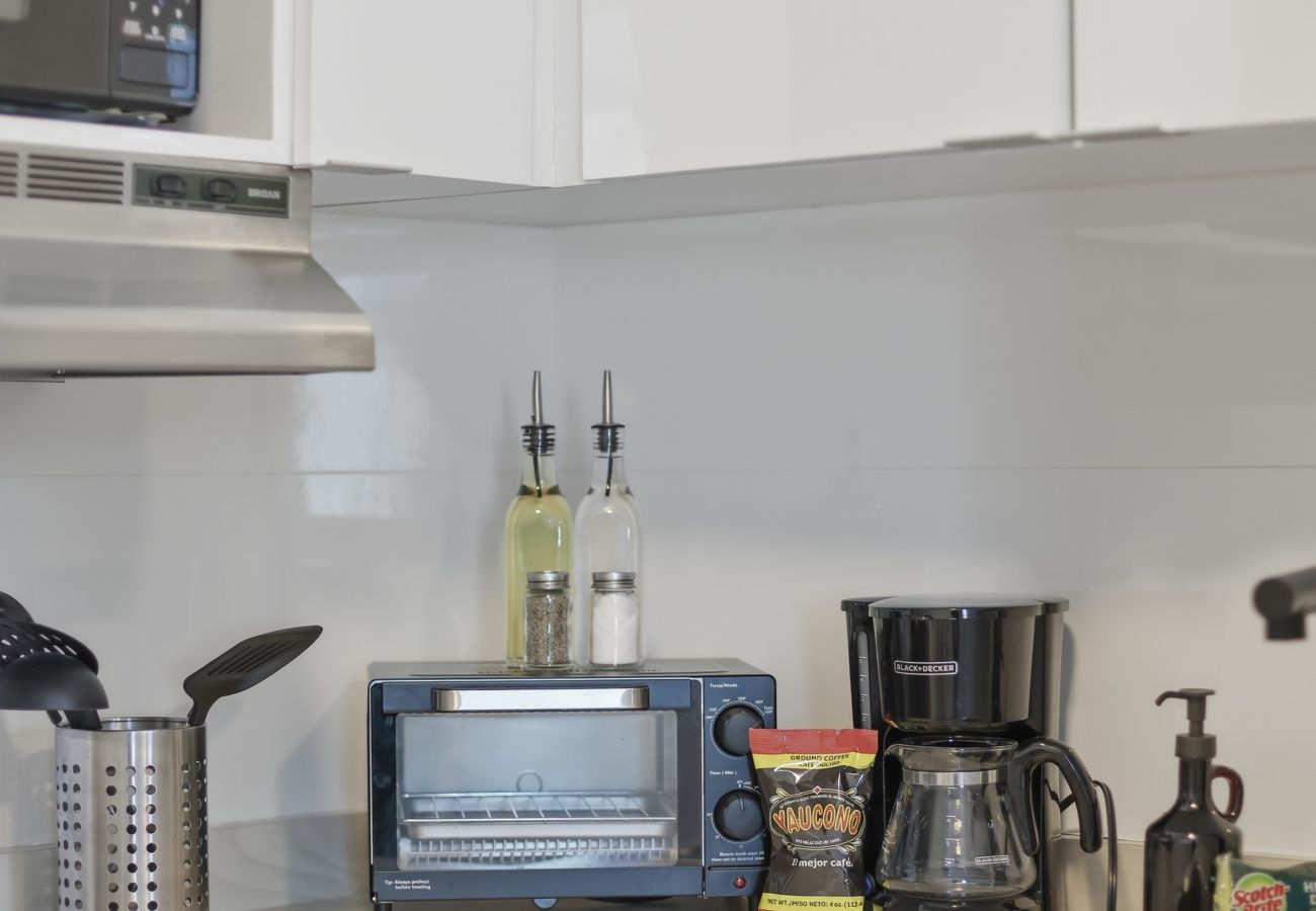 Apartamento en San Juan - Brisamare Apt 4 | 1BR | Pool, BBQ, Generator 