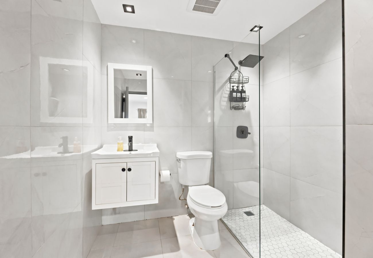 Apartamento en San Juan - Brisamare Apt 4 | 1BR | Pool, BBQ, Generator 