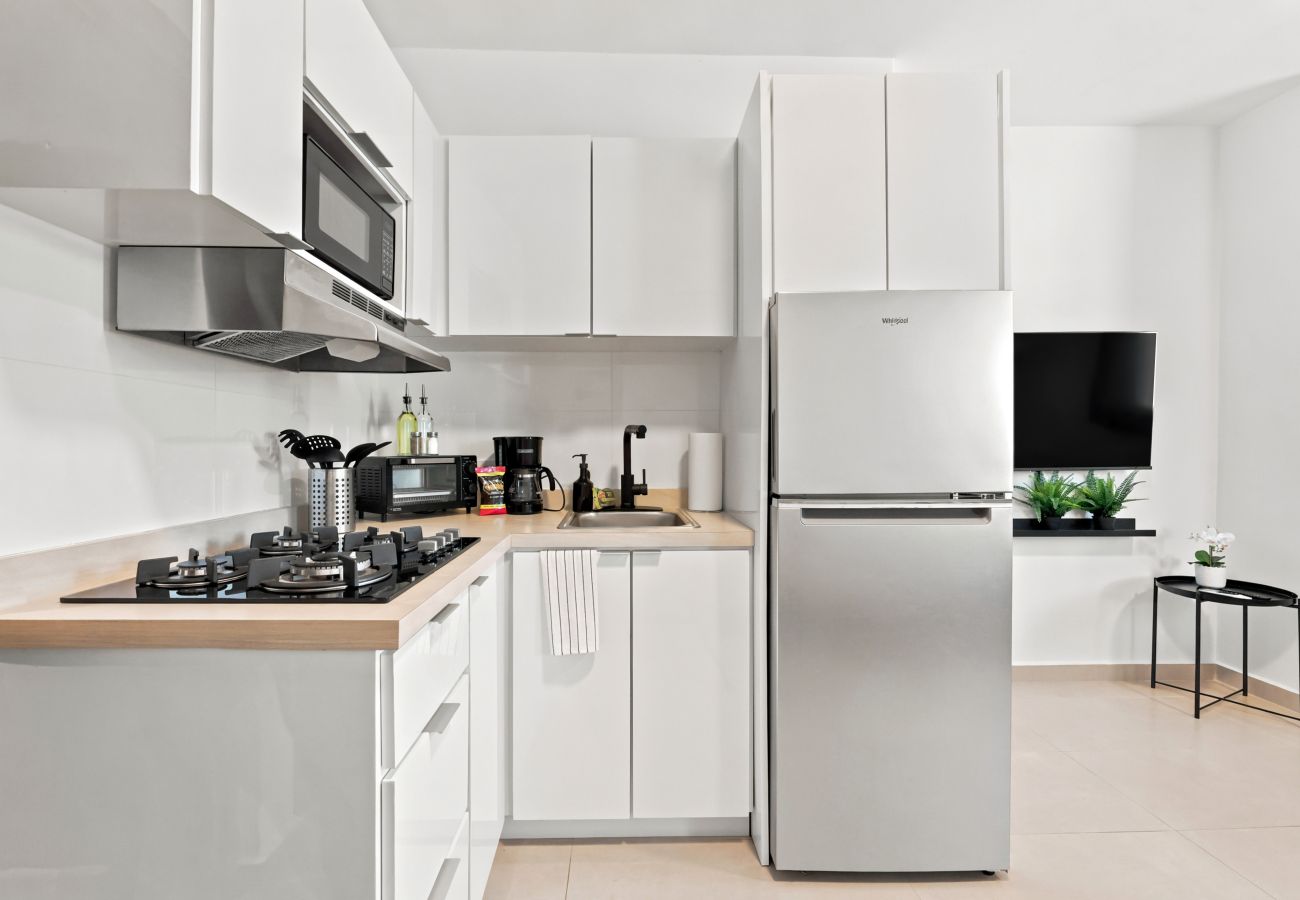 Apartamento en San Juan - Brisamare Apt 4 | 1BR | Pool, BBQ, Generator 