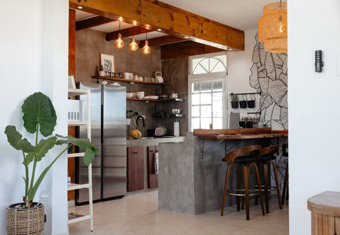 Casa en Camuy - 6BR Beachfront Compound w/ Generator & Games 