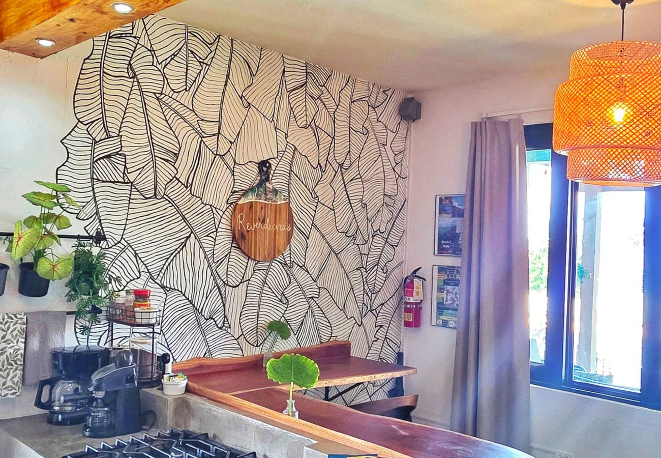 Casa en Camuy - 6BR Beachfront Compound w/ Generator & Games 