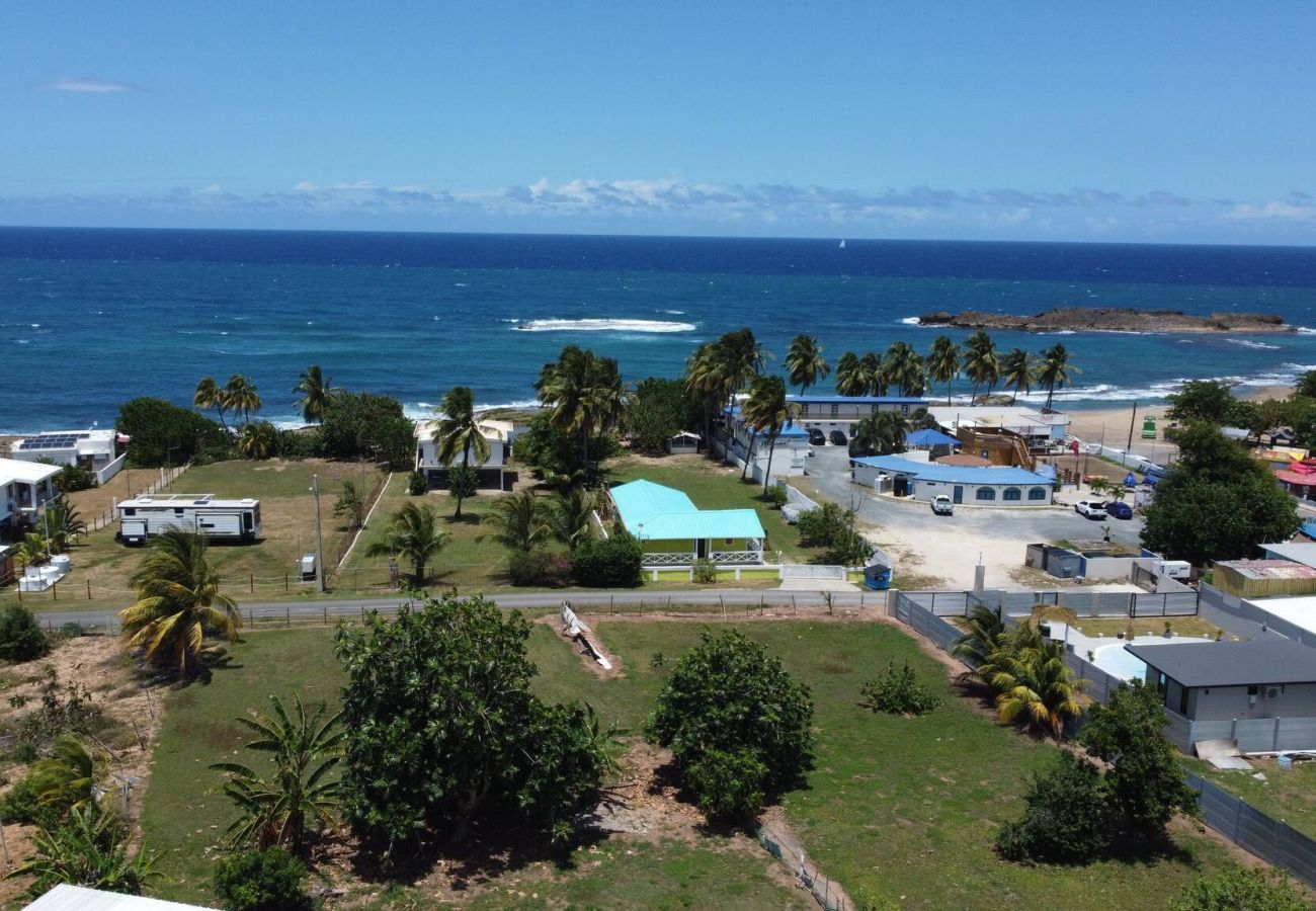 Casa en Camuy - 6BR Beachfront Compound w/ Generator & Games 