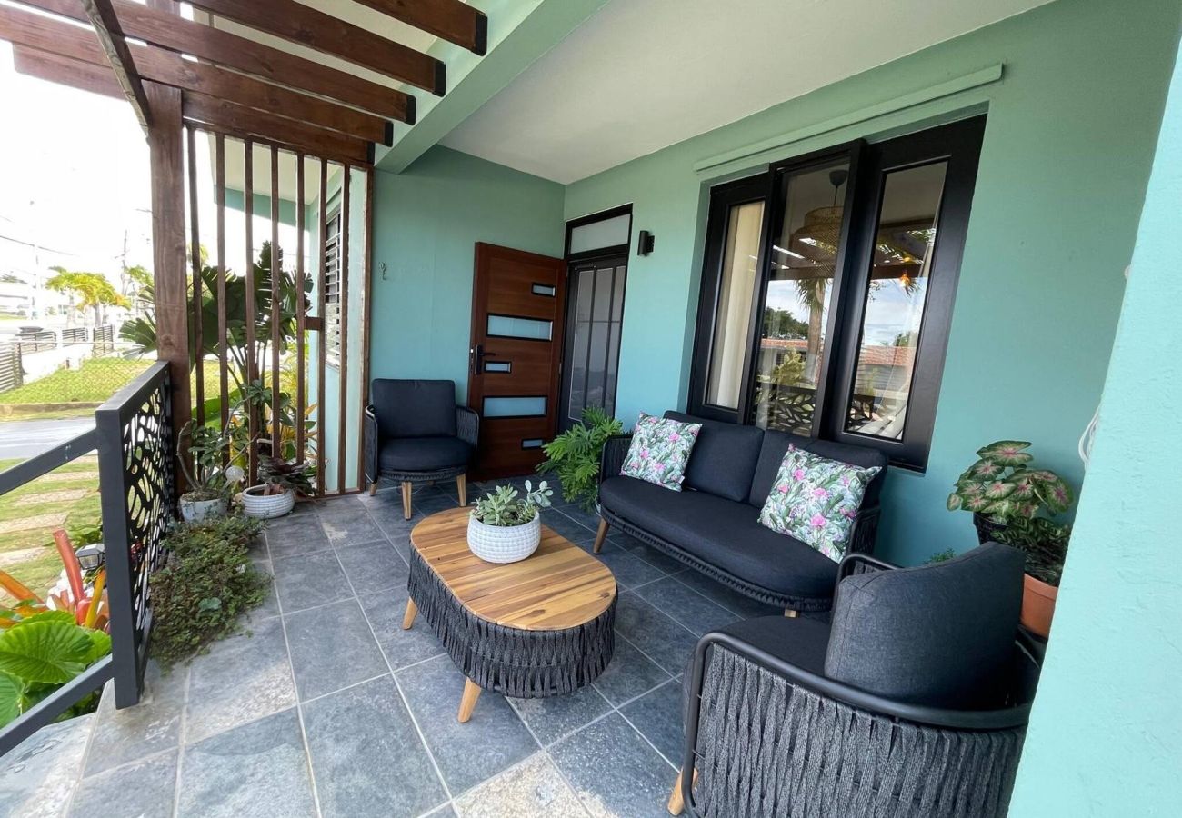 Casa en Camuy - 6BR Beachfront Compound w/ Generator & Games 