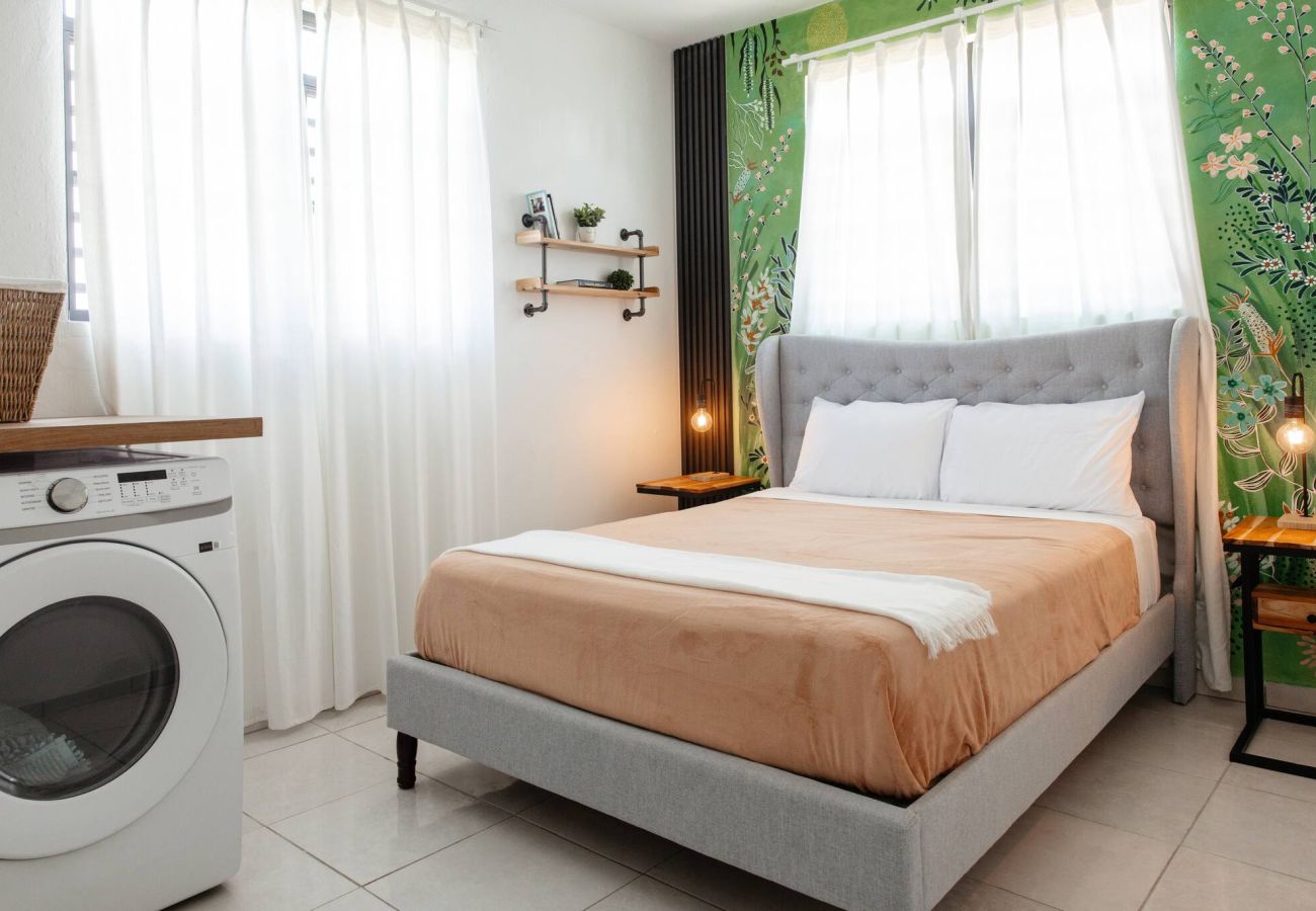 Casa en Camuy - 6BR Beachfront Compound w/ Generator & Games 