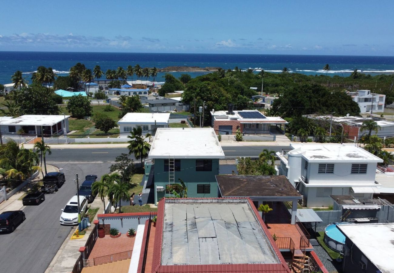 Casa en Camuy - 6BR Beachfront Compound w/ Generator & Games 
