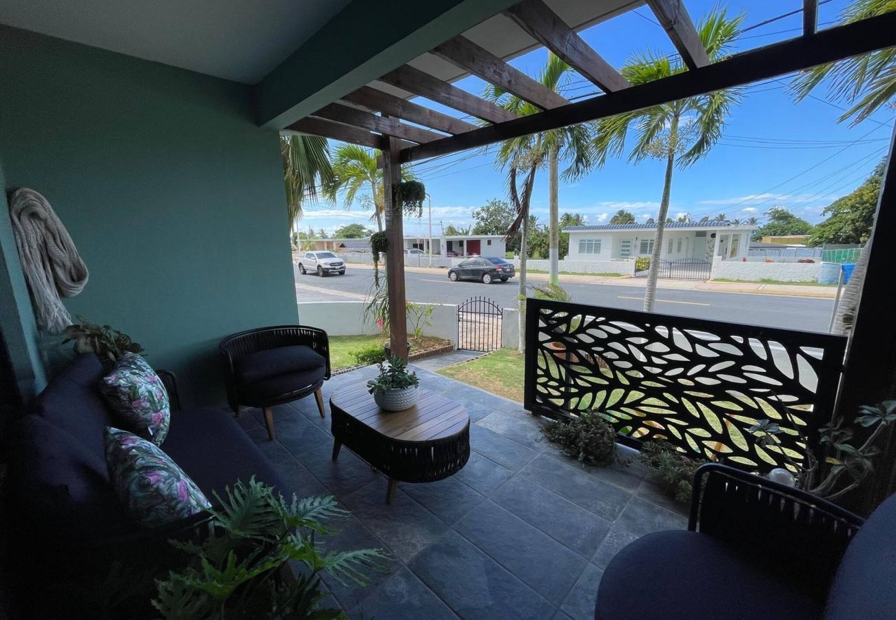 Casa en Camuy - 6BR Beachfront Compound w/ Generator & Games 