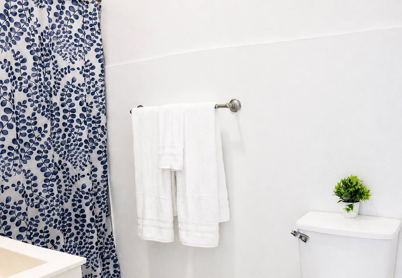 Apartamento en San Juan - Budget 1BR Minutes from Escambron Beach 