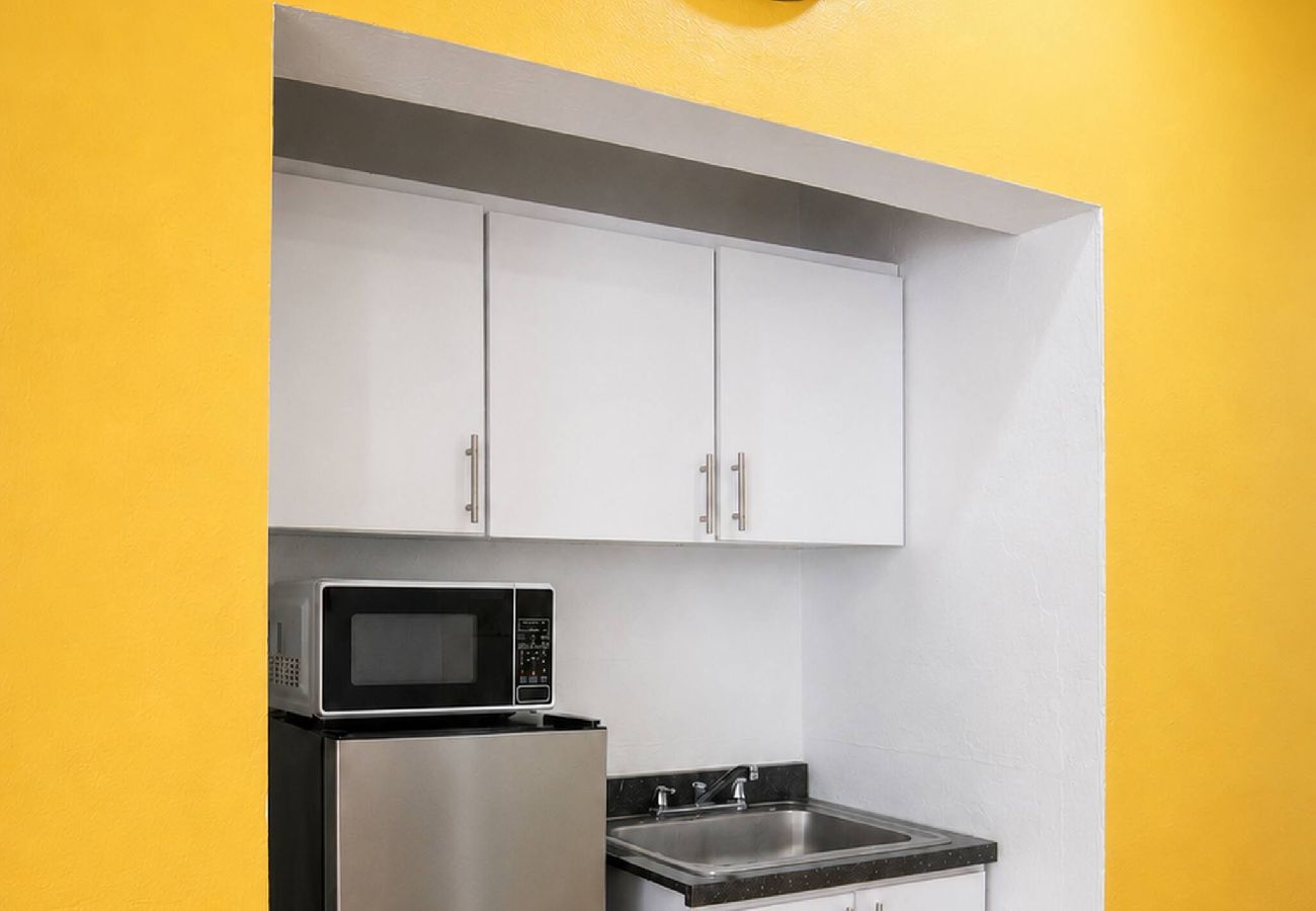 Apartamento en San Juan - Spacious Budget-Friendly 1BR by Escambron Beach 