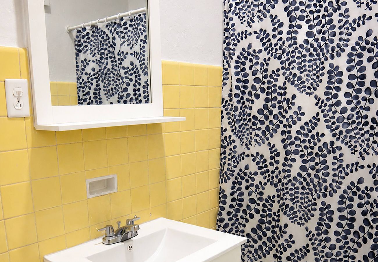 Apartamento en San Juan - Spacious Budget-Friendly 1BR by Escambron Beach 