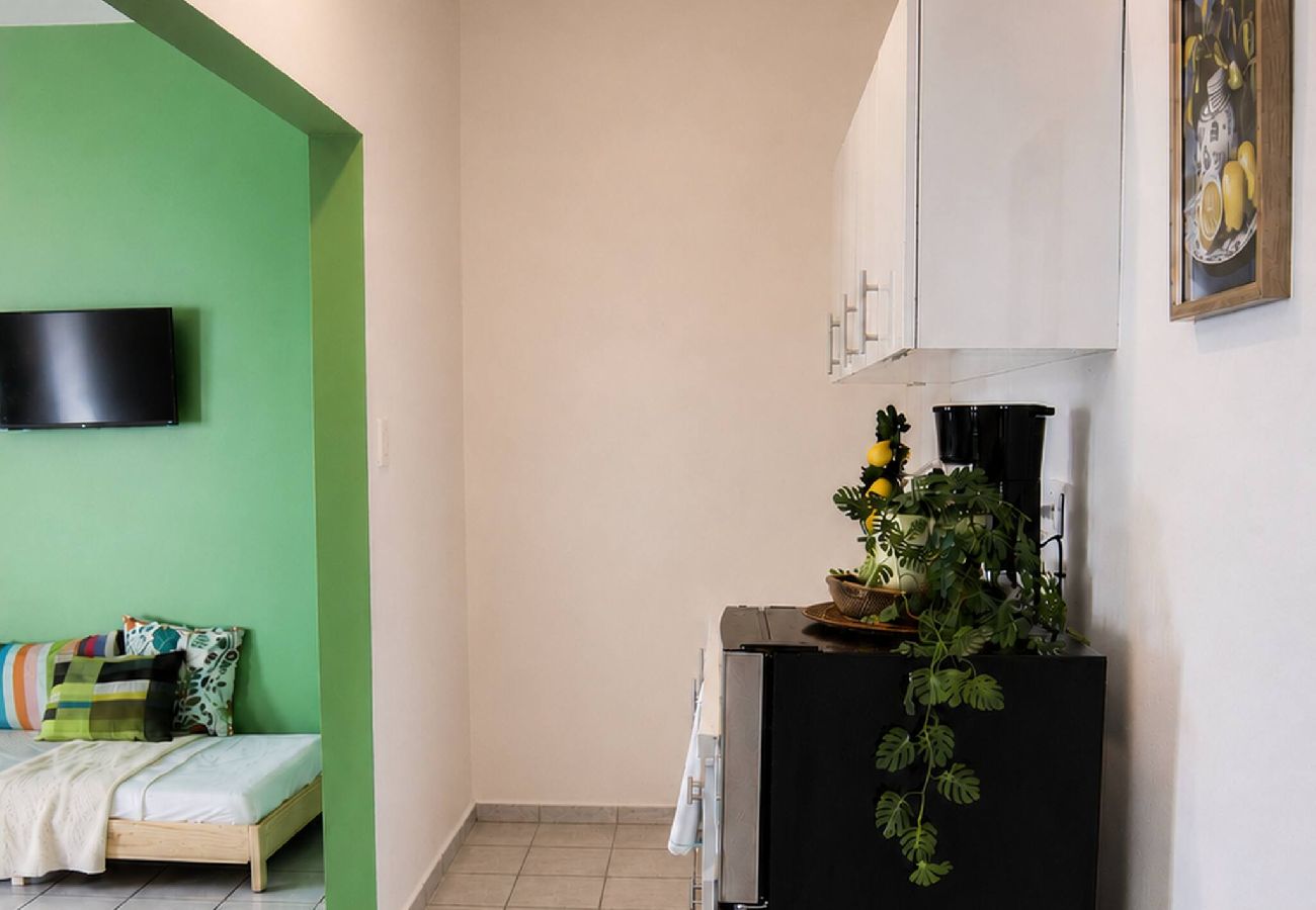 Apartamento en San Juan - 1BR with Balcony Steps from Escambron Beach 