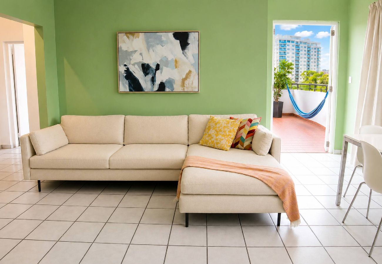 Apartamento en San Juan - 1BR with Balcony Steps from Escambron Beach 
