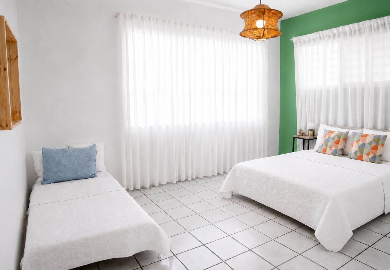 Apartamento en San Juan - 1BR with Balcony Steps from Escambron Beach 