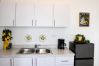 Apartamento en San Juan - Vibrant 1BR w Balcony, Steps to Escambron Beach