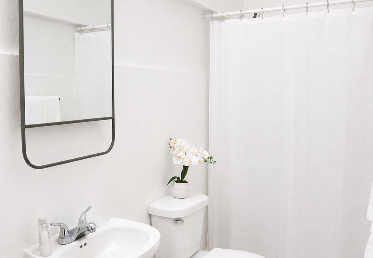 Apartamento en San Juan -  Charming 1 BR Walking Distance to Escambron Beach 