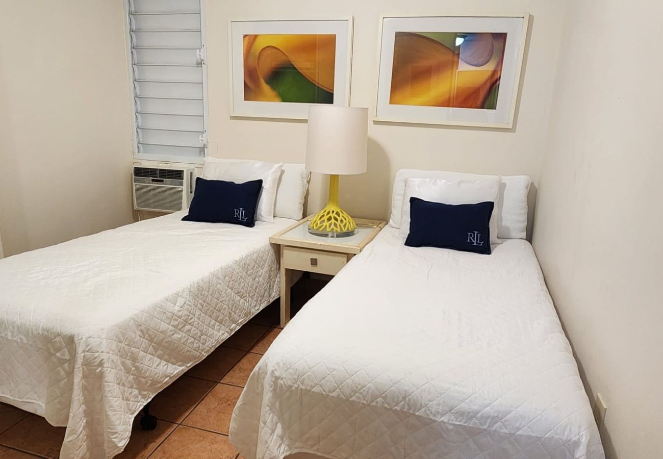 Apartamento en Hato Rey - Charming 2BR in Condado – 4 Min to the Beach & Parking