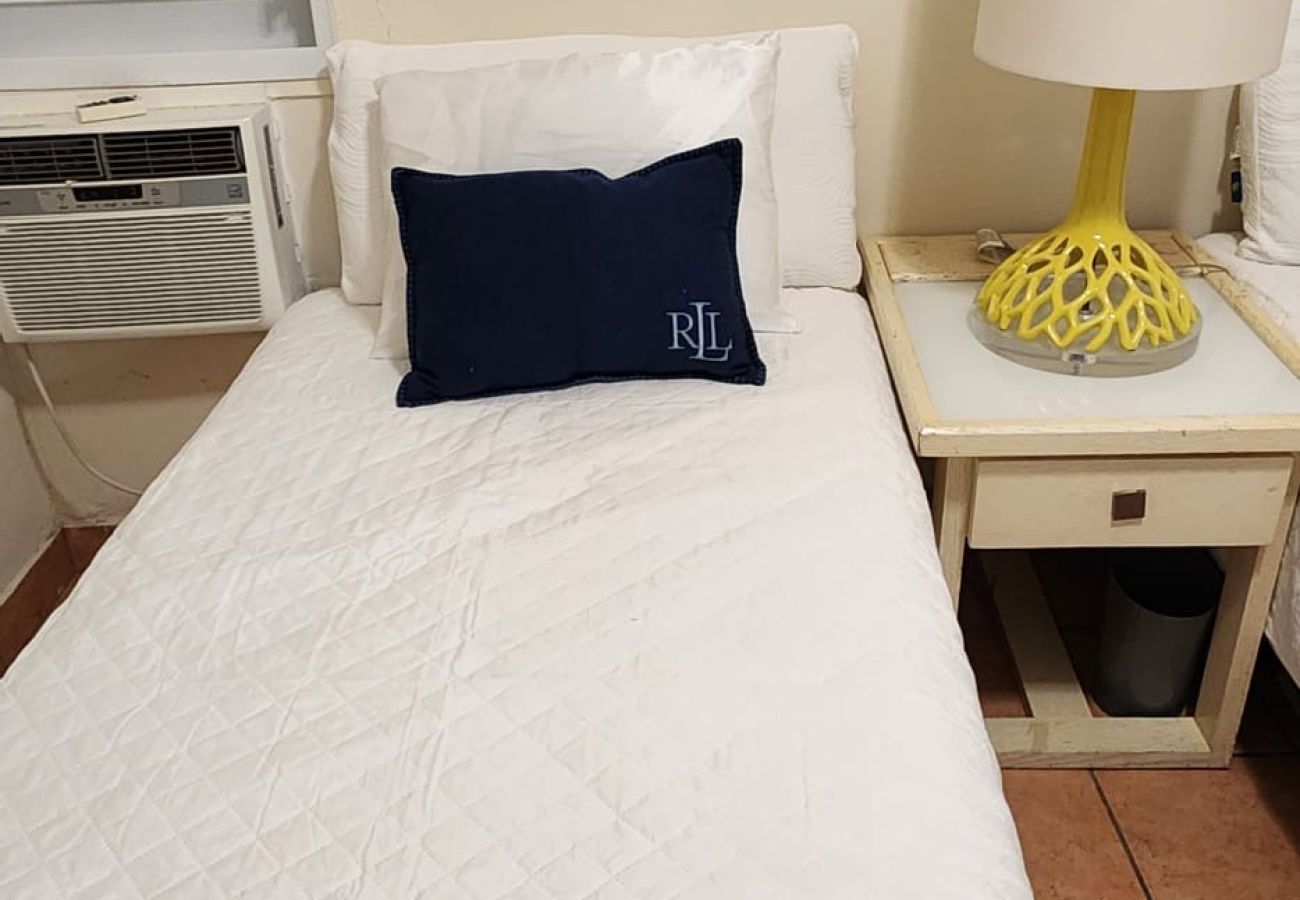 Apartamento en Hato Rey - Charming 2BR in Condado – 4 Min to the Beach & Parking